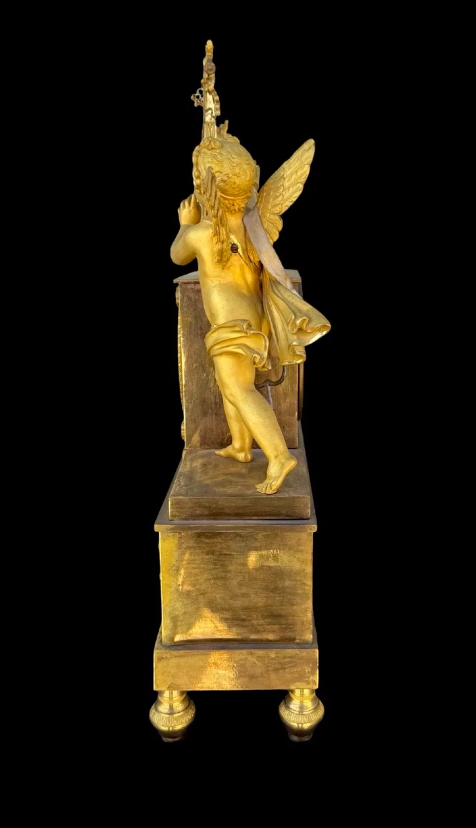 Orologio in bronzo dorato al mercurio con raffigurazione di cupido che suona la lira. -photo-3