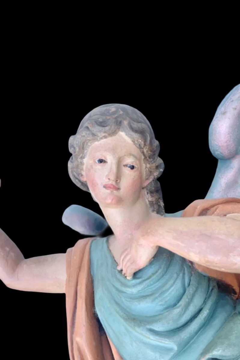 Coppia di angeli policromi a figura intera in legno scolpito e dipinto.-photo-3