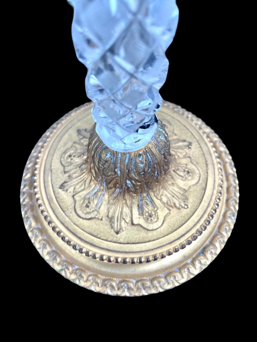 Coppia di candelieri con base e coppa in bronzo dorato -photo-3