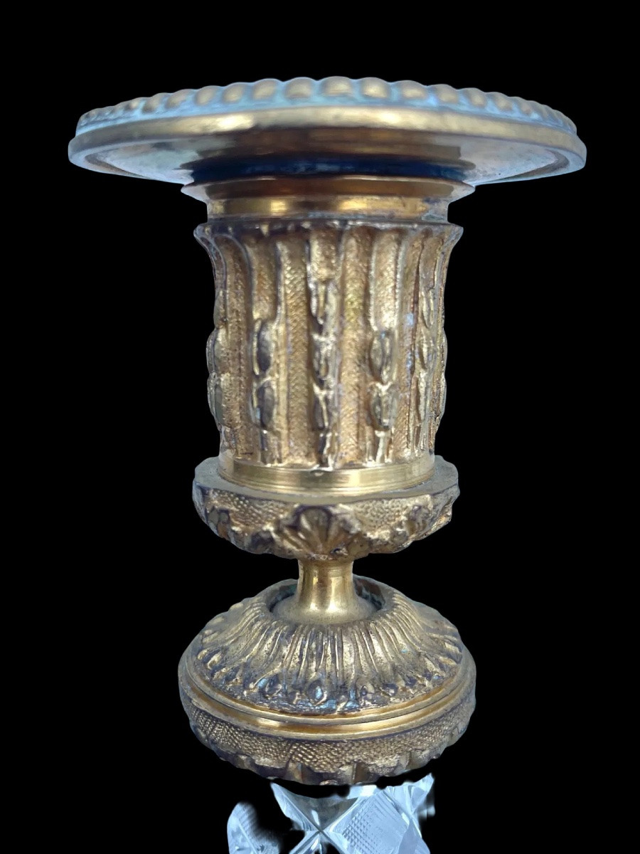 Coppia di candelieri con base e coppa in bronzo dorato -photo-1