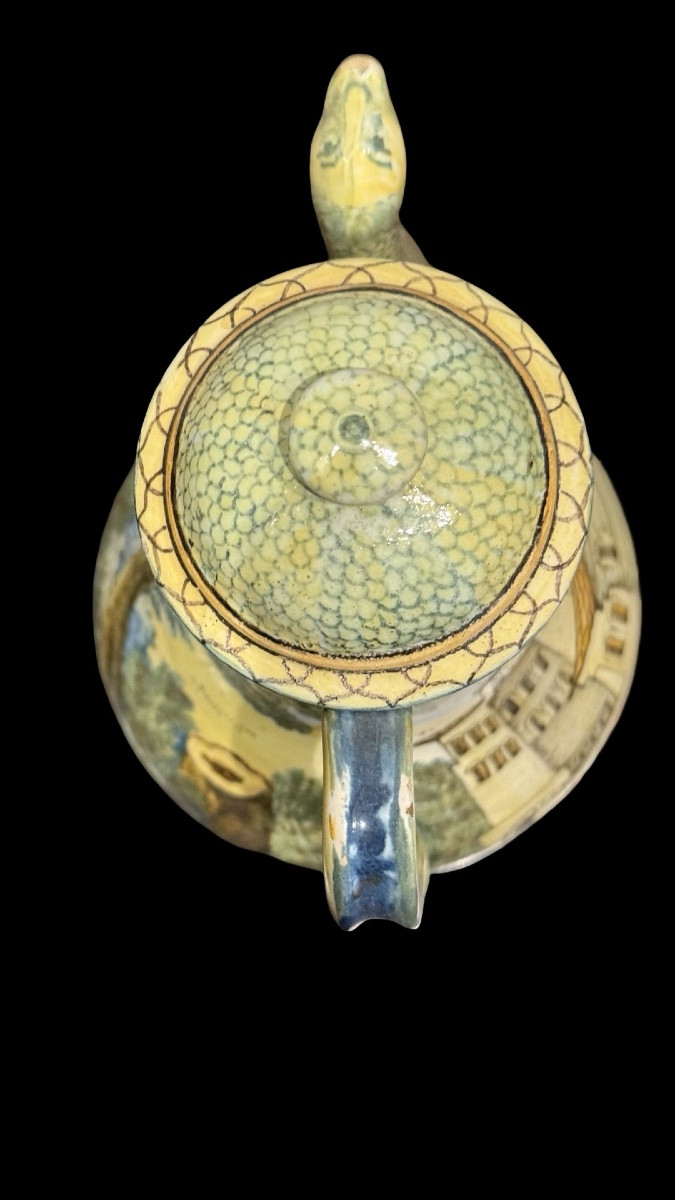 Caffettiera in maiolica a corpo piriforme con beccuccio a forma di serpente.-photo-1