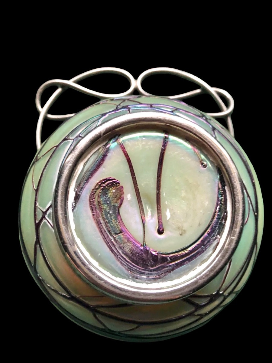 Vaso porta bombon  in vetro iridescente color acquamarina .Palme König.Boemia.-photo-1