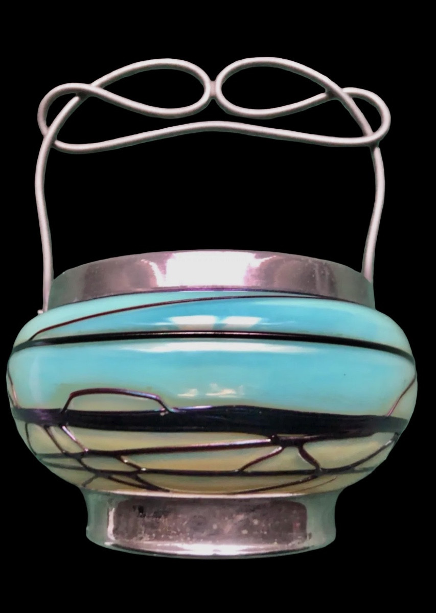 Vaso porta bombon  in vetro iridescente color acquamarina .Palme König.Boemia.