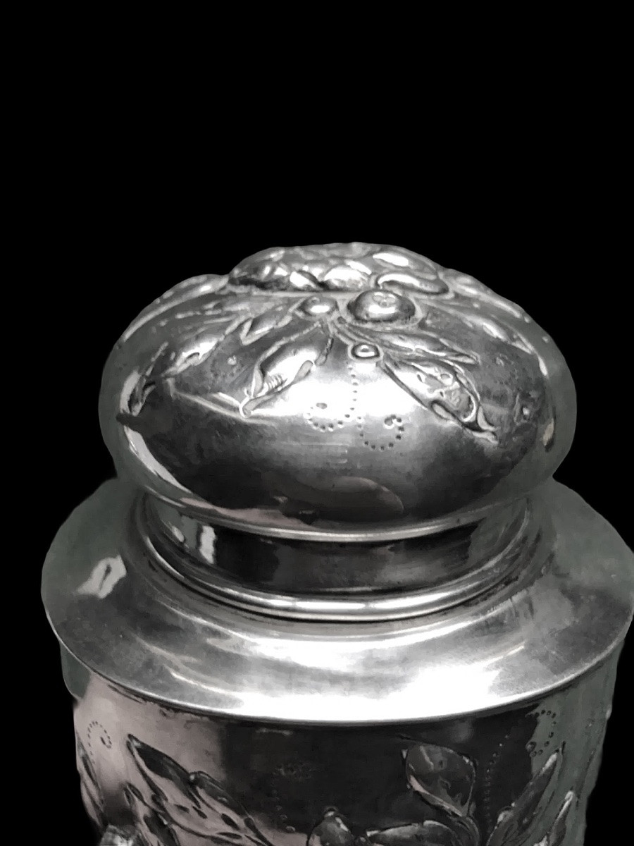 Scatola porta-the’ in argento sbalzato con decoro alla frutta.Germania.-photo-1