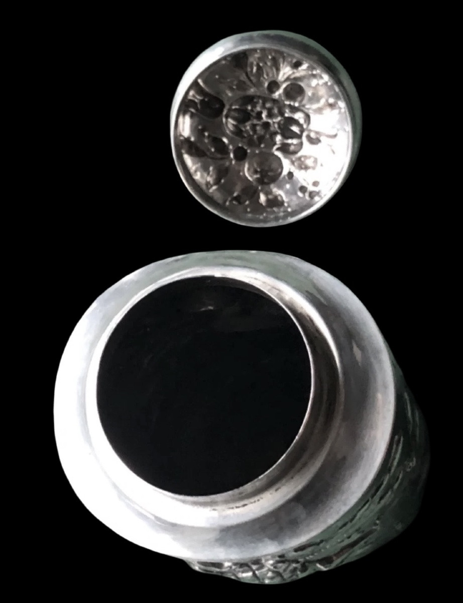 Scatola porta-the’ in argento sbalzato con decoro alla frutta.Germania.-photo-4