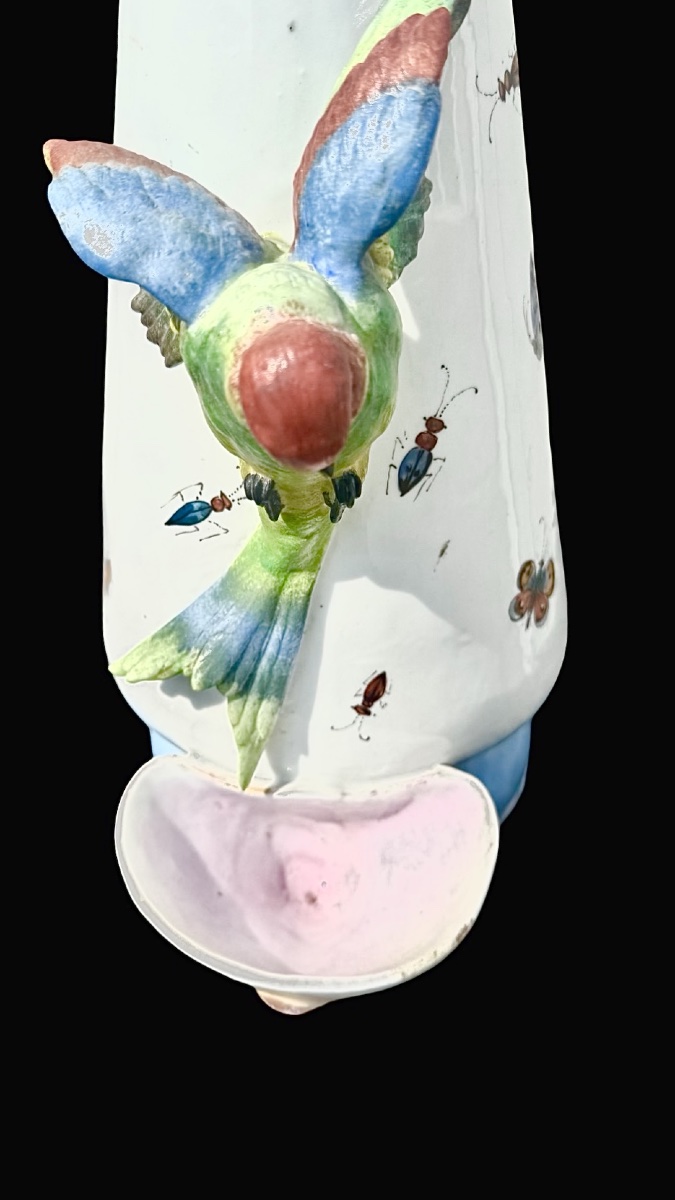 vaso in porcellana con pappagallo applicato e vaschetta.Decorazione a insetti e farfalle.-photo-3