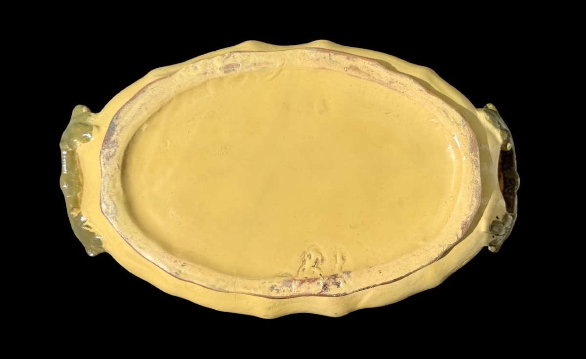 Zuppiera in maiolica  di forma lobata a sfondo giallo con decori a volute rocaille-photo-5