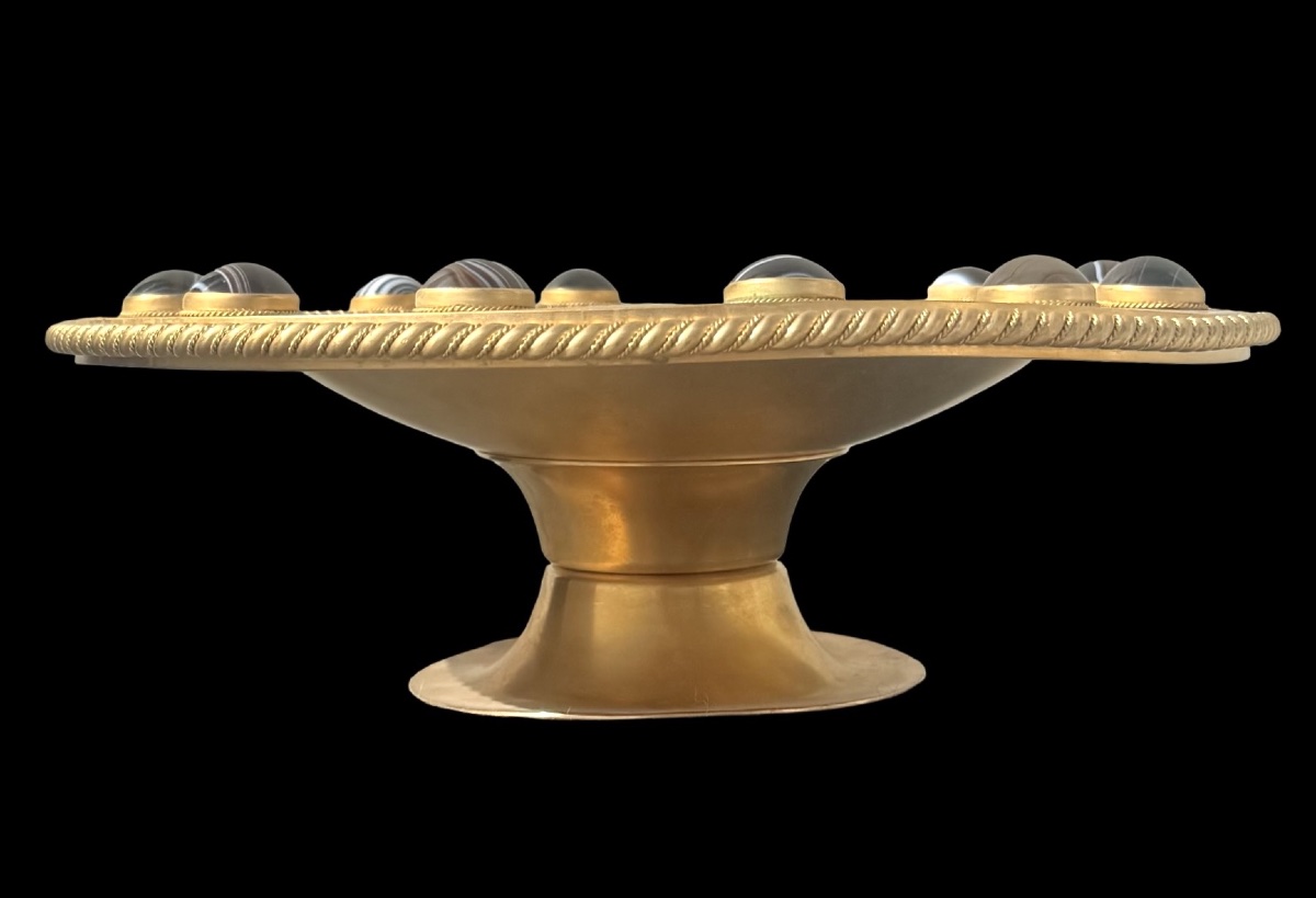 Coppa centrotavola in bronzo dorato con pietre agate incastonate-photo-4