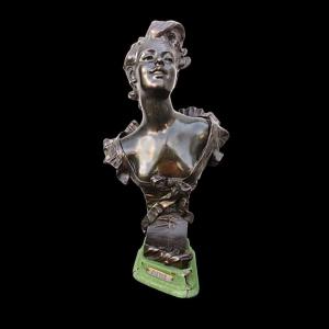 Scultura in bronzo busto femminile.Siglato: la Grieuse.Autore: Hippolyte Moureau.