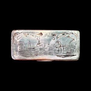 Scatolina in argento con scene architettoniche.Russia.Datata 1866.