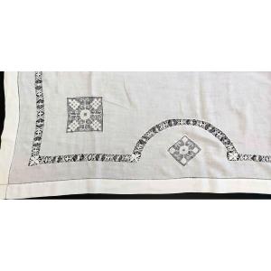 Large White Linen Tablecloth With Antique Hand Embroidery, Seats 12, 295/194 Cm
