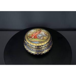 Hand-painted Viennese Porcelain Box