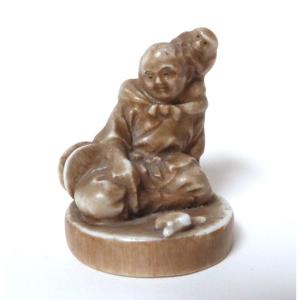 Japanese Ivory Imitation Porcelain Okimono