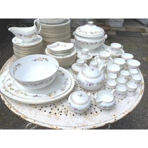 Important Rare Wedgwood Decorated Bone China Porcelain Service, 121 Pieces, Created In 1976