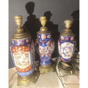 Unique Set Of Three Imari Vases, Mounted On Bronze Base Lamps Of Different Sizes, 19th Century