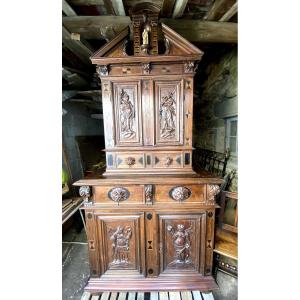 Beautiful Renaissance Period Buffet In Walnut, Two Narrowed Bodies, Carved Broken Pediment, Marquetry