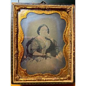 Daguerreotype, Frame Slipcase "portrait Of A Young Lady Nineteenth Century  ,and Its Emeralds