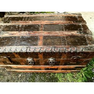 Sturdy Steel-clad Travel Trunk With Reinforced, Ornate Corners, 4 Locks, And Wooden Hoops, 19th Century