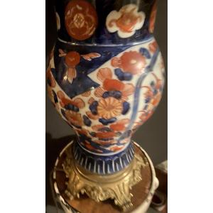 Generous Japanese Imari Porcelain Living Room Lamp With Bronze Base And Mounting, Electric.