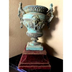Important Medici Krater, With Sphinxes, In Bronze With A Green Patina On Its Crimson Velvet Base