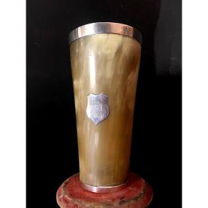 Giant English Hunting Goblet From The 1930s, Made Of Beige Rolled Horn With A Solid Silver Rim And Shield