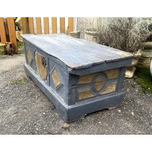 18th-century White Wooden Mountain Chest With Raised Panels And Fine Ornamentation On The Sides