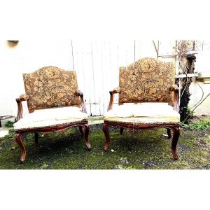 Pair Of Large Regency Armchairs In Ornately Carved Walnut, Known As "à La Reine" Armchairs, Early 18th Century