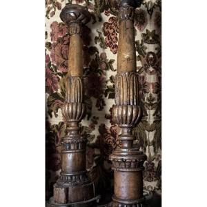 Two Large Candlesticks, In Natural Patinated Wood, Carved With Gadroons, Three Stepped Feet, 17th Century