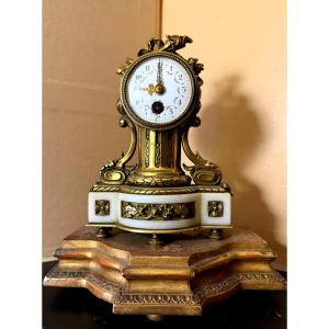  Beautiful Louis XVI Style "alcove" Clock, Known As A Column Clock, In Bronze And Marble On A 19th-century Base.