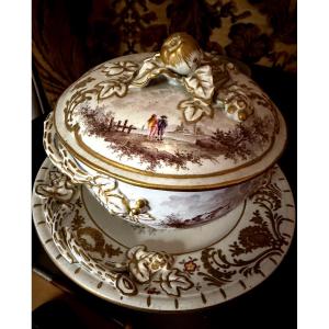 Covered Bouillon Cube And Its Bowl In Richly Ornamented 18th-century Hochst-style Porcelain.