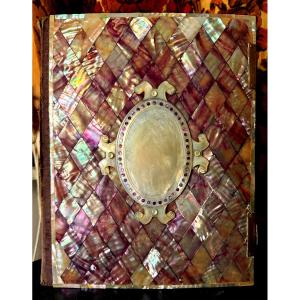 A Very Rich Photo Album Inlaid With Mother-of-pearl Lozenges And A Generous Napoleon III Medallion