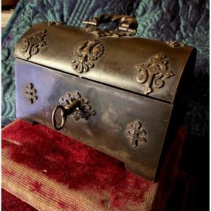 Elegant Fine Jewelry Box In Chased Patinated Bronze With The Coat Of Arms And Symbols Of The Duchy Of Lorraine