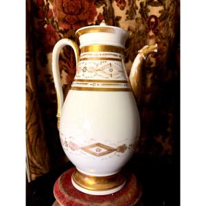 Large Consulat-period Paris Porcelain Coffeepot With Gilded Motifs On White Cover