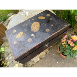 Japanese Black Lacquer Writing Desk Box Decorated With Abstract Motifs,