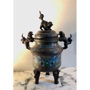 Perfume Burner Decorated With Fô Dogs, Japan 20th Century