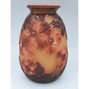 Gallé Establishment - Blown Glass Vase With Clematis Decoration