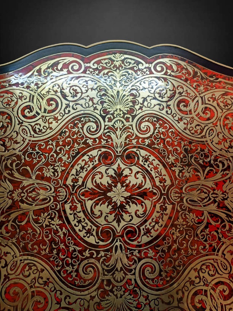 Tavolo centrale di forma violonnée in intarsio -photo-5