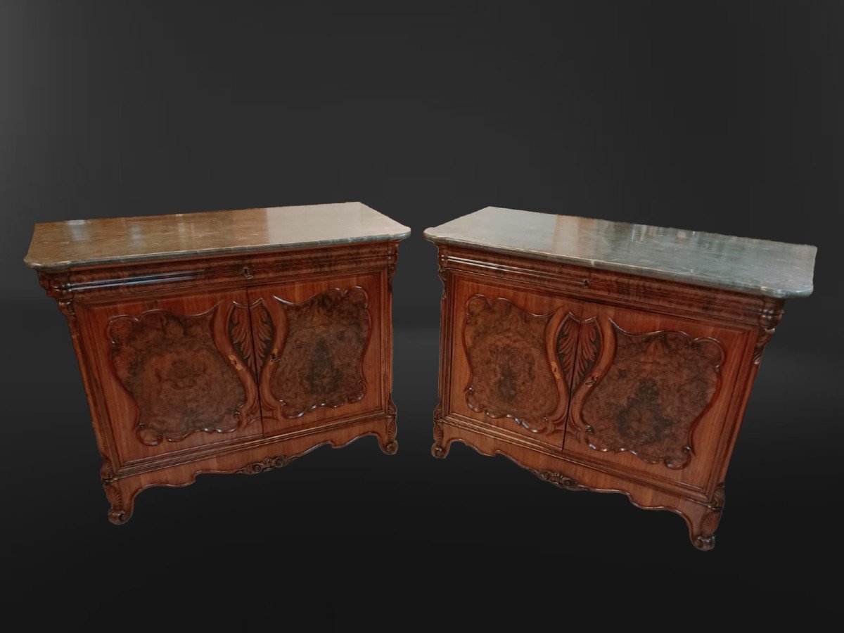 Coppia di credenze liguri in radica di noce.