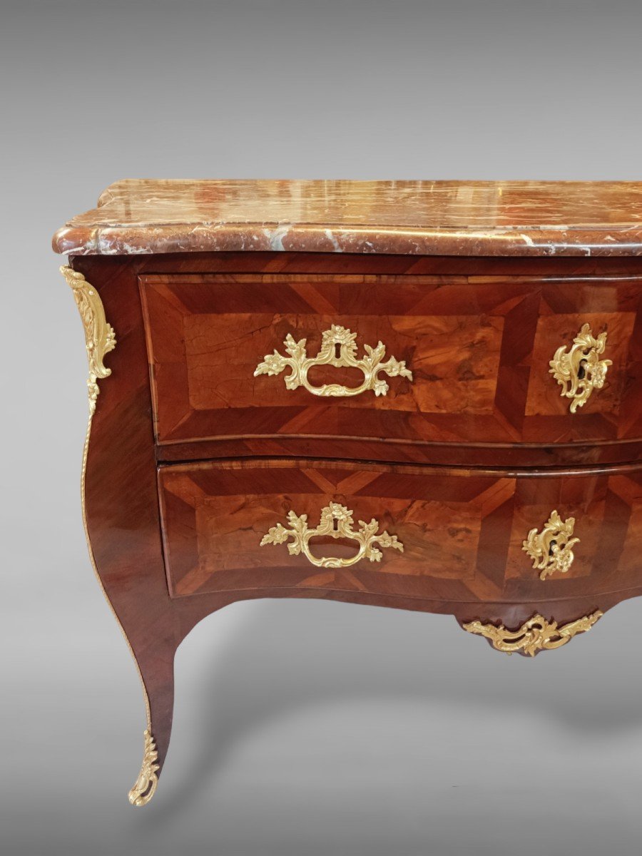 Cassettone mosso  Luigi XV  intarsiato apribile con due cassetti, piano in marmo rosso reale.-photo-1