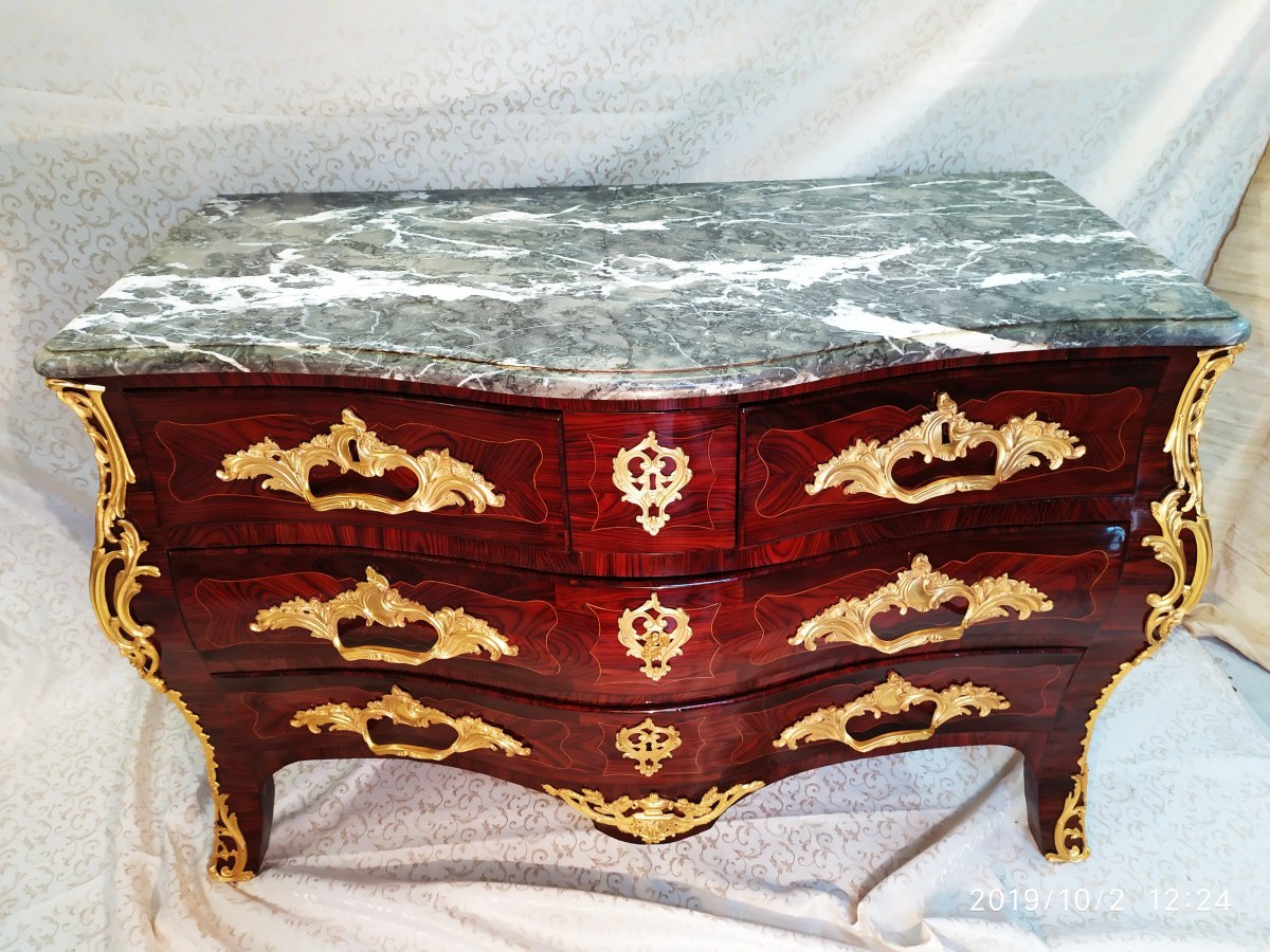Commode Tombeau En Palissandre, Epoque Louis XV, Régence, Estampillé A. Dav XVIII Siècle