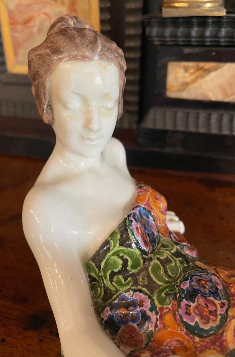 Ceramica figura di donna sdraiata di Goldscheider  XXsecolo-photo-3