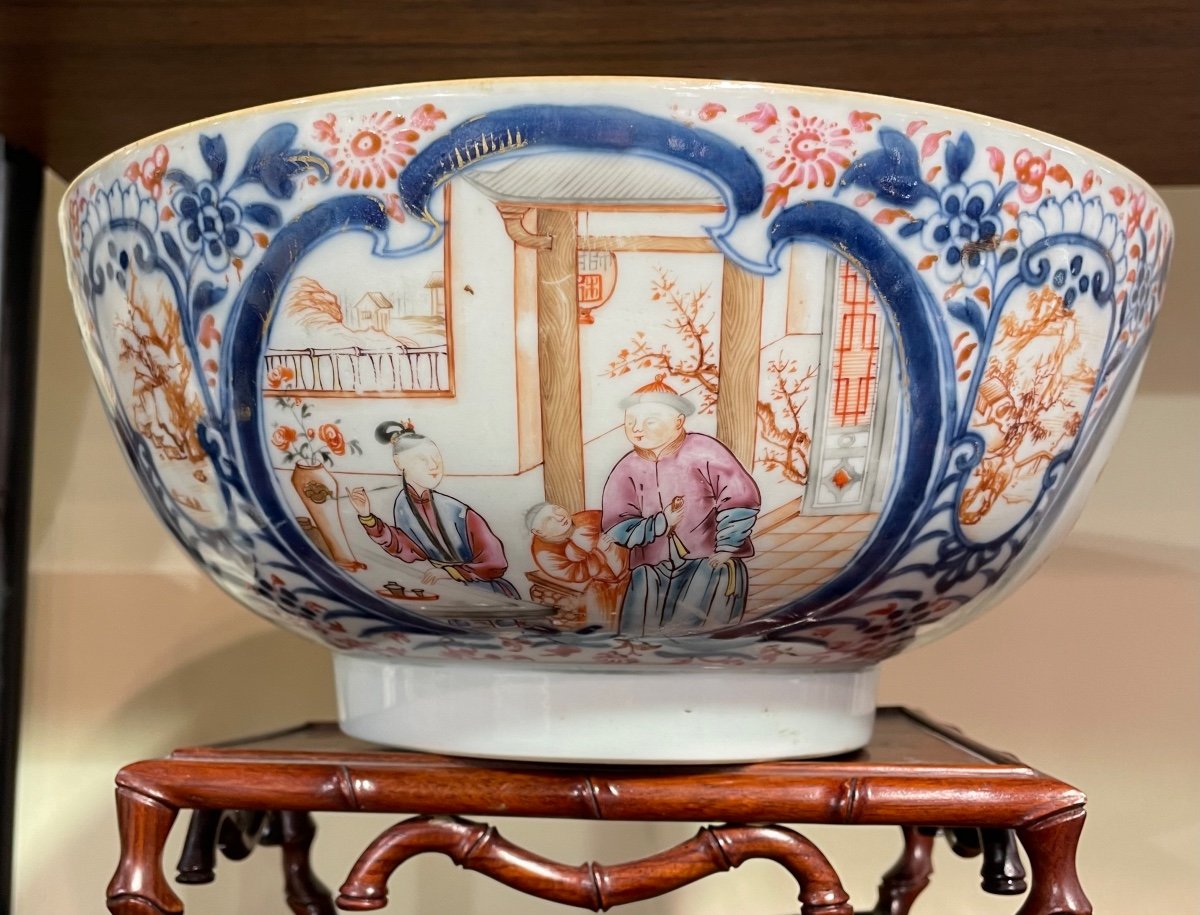 Grande coppa in porcellana dipinta XVIII secolo