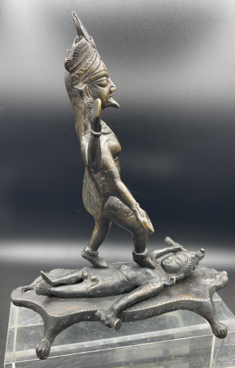 Scultura indiana in bronzo del XIX secolo raffigurante Kali e Shiva-photo-3