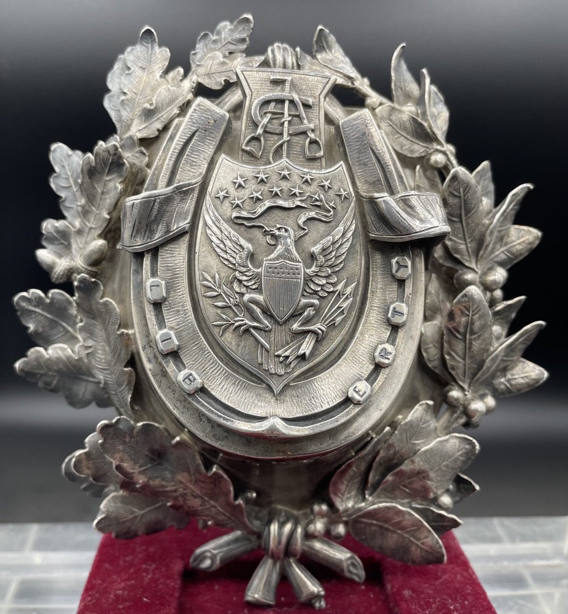 Coppia di ornamenti equestri in argento, americani, XX secolo-photo-1