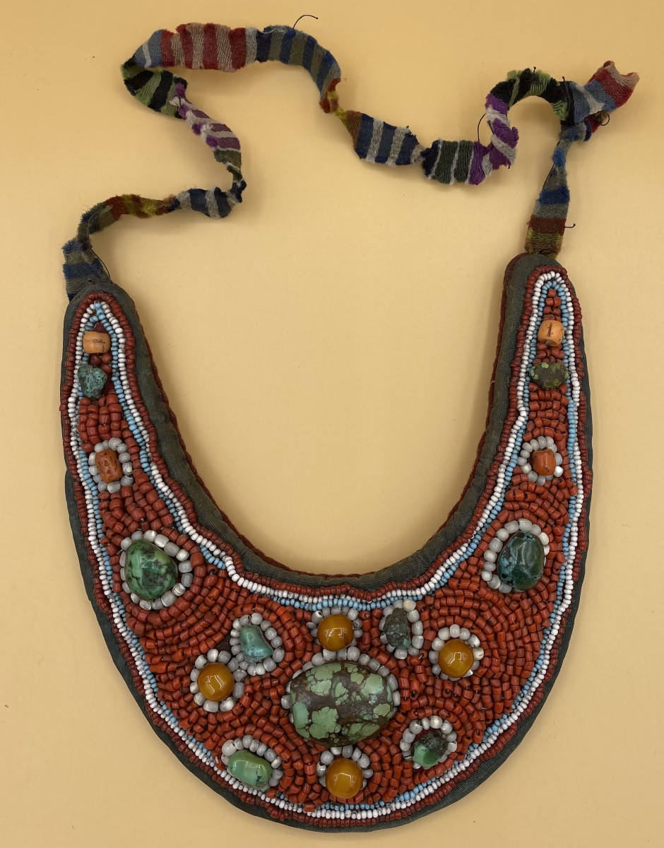 Pettorale Tibetano in pietre e corallo XX secolo