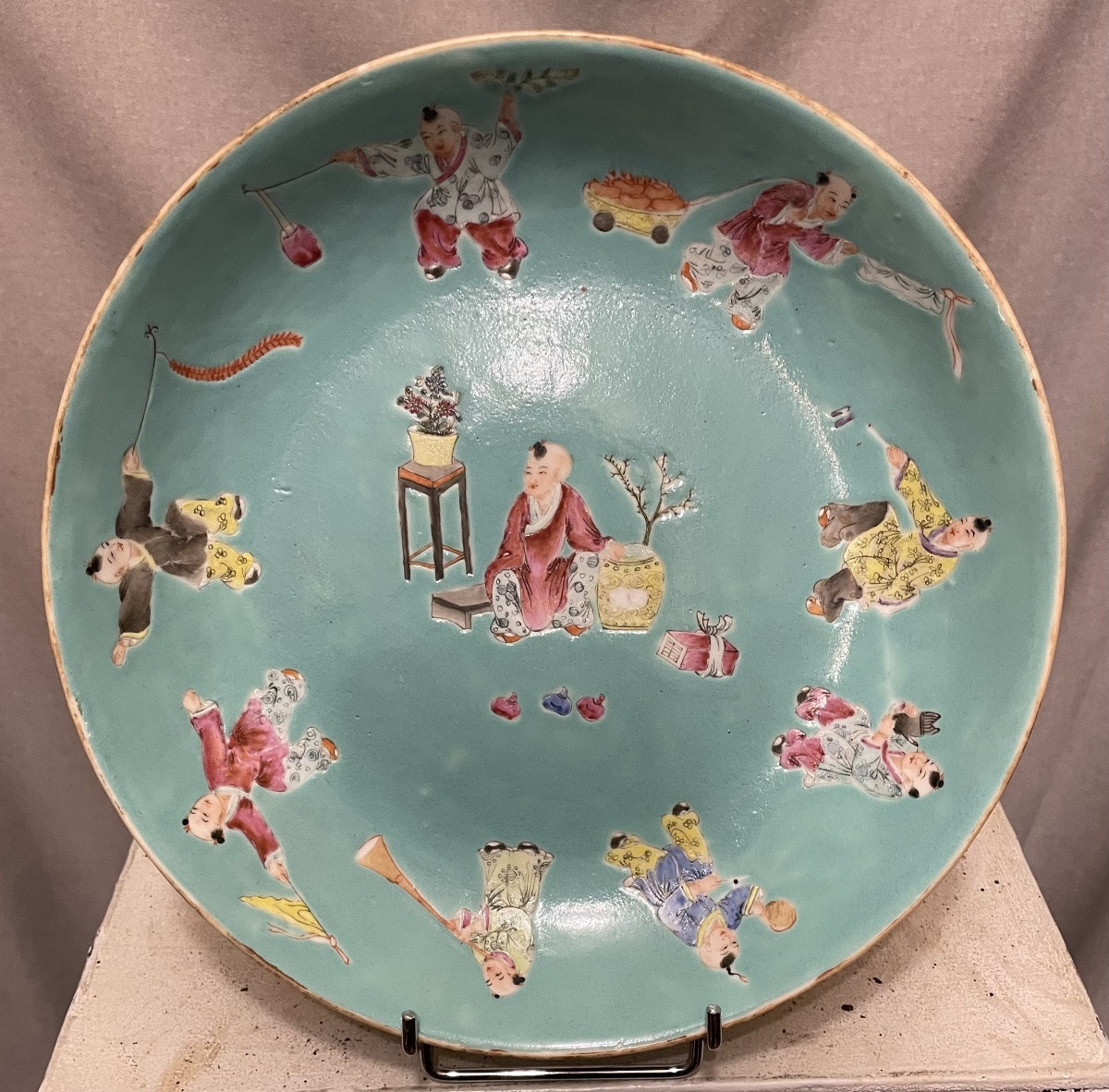 Piatto in porcellana smaltata policroma, Cina, XX secolo-photo-3