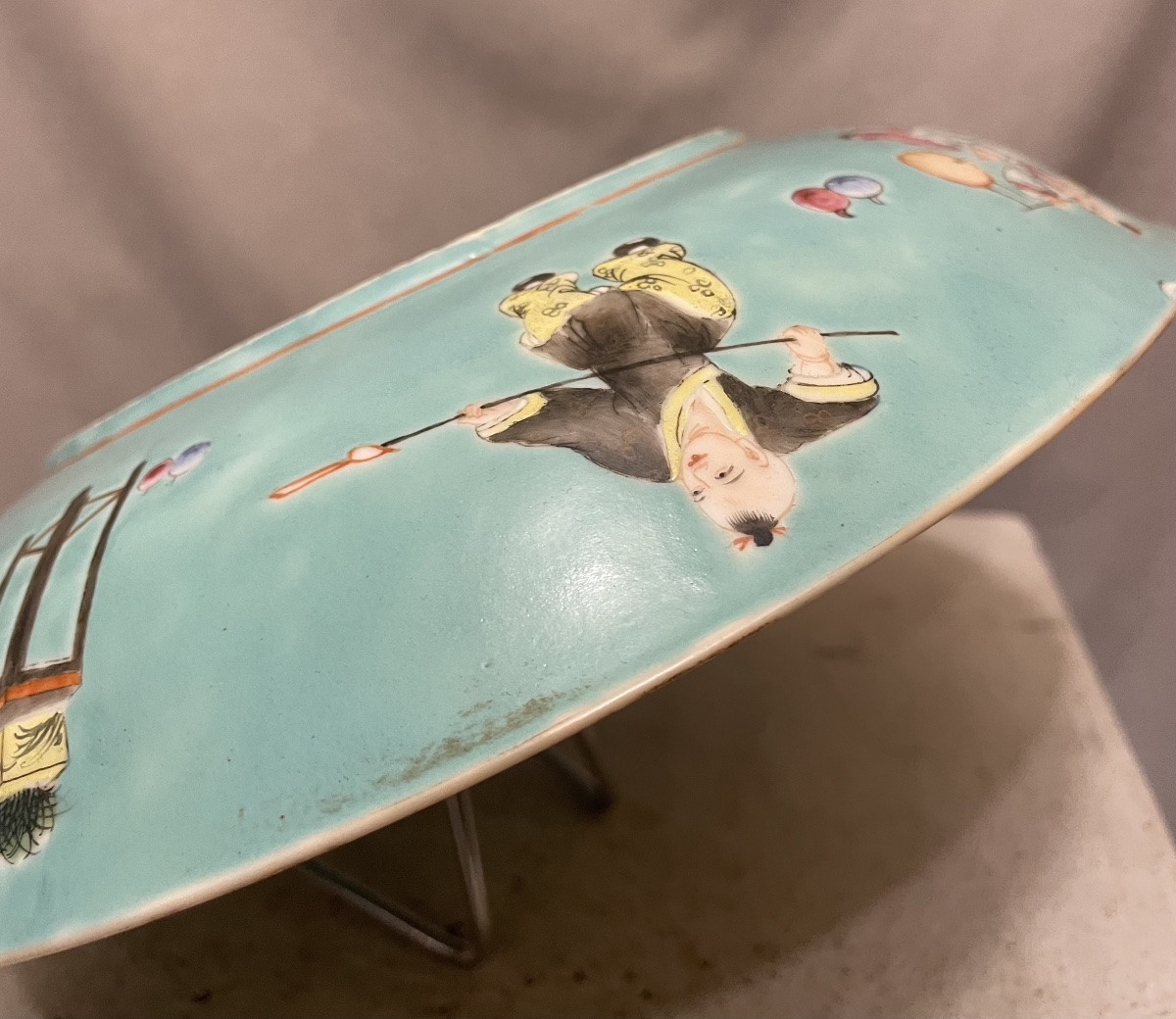 Piatto in porcellana smaltata policroma, Cina, XX secolo-photo-5