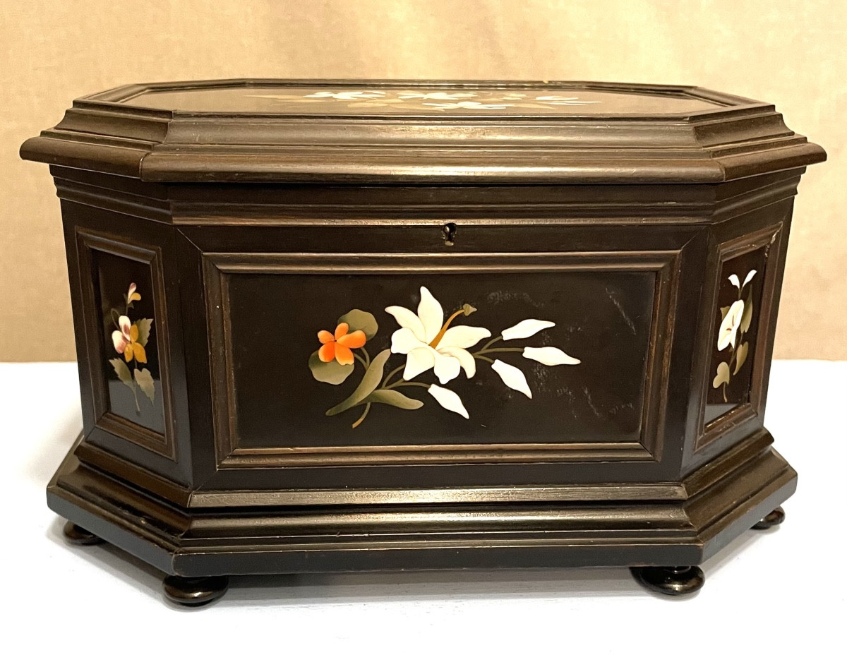 Cofanetto in legno tinto con marmi e pietre XIXsecolo