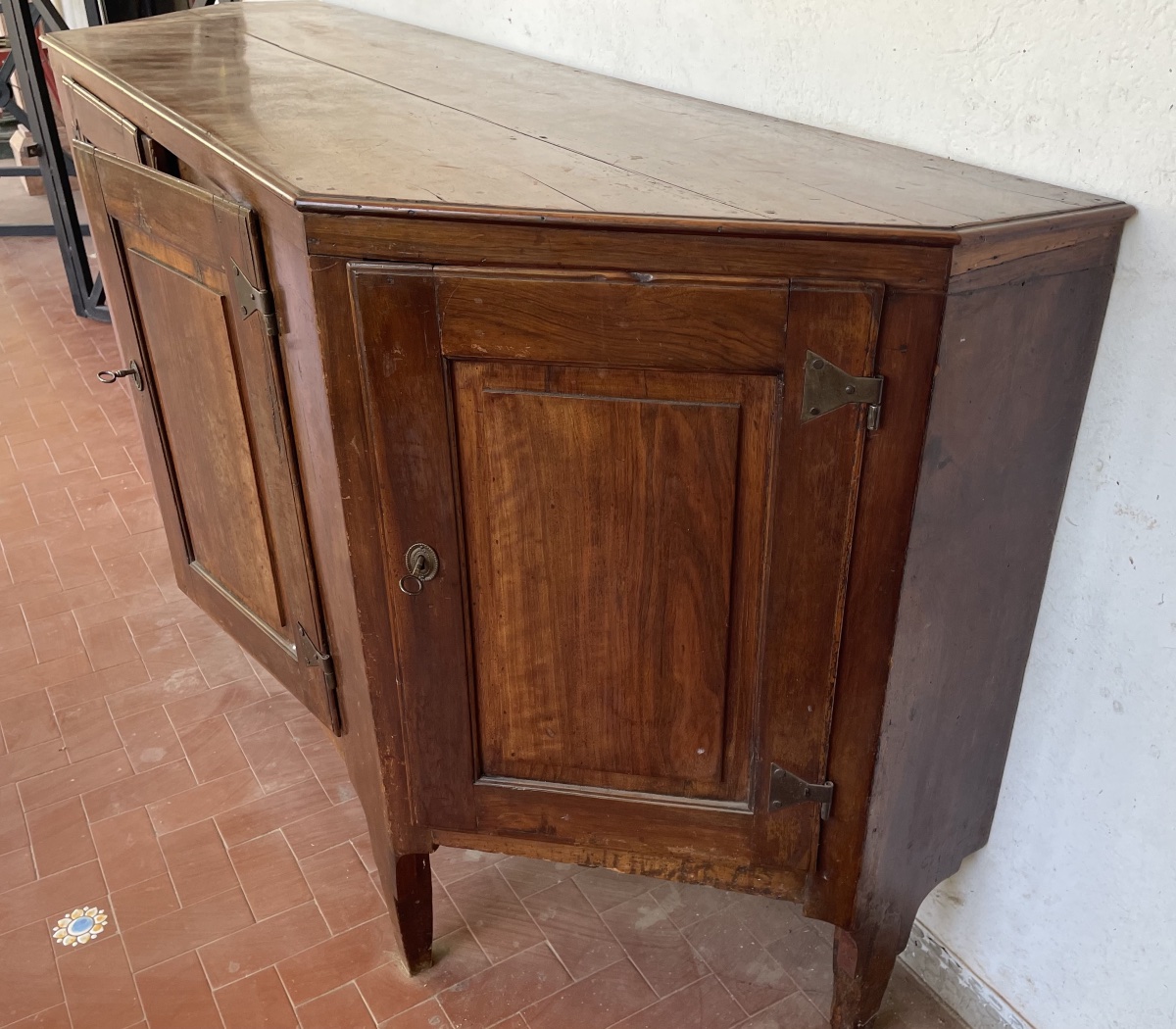 Credenza Veneta scantonata in noce XVIII secolo-photo-1