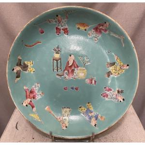 Piatto in porcellana smaltata policroma, Cina, XX secolo